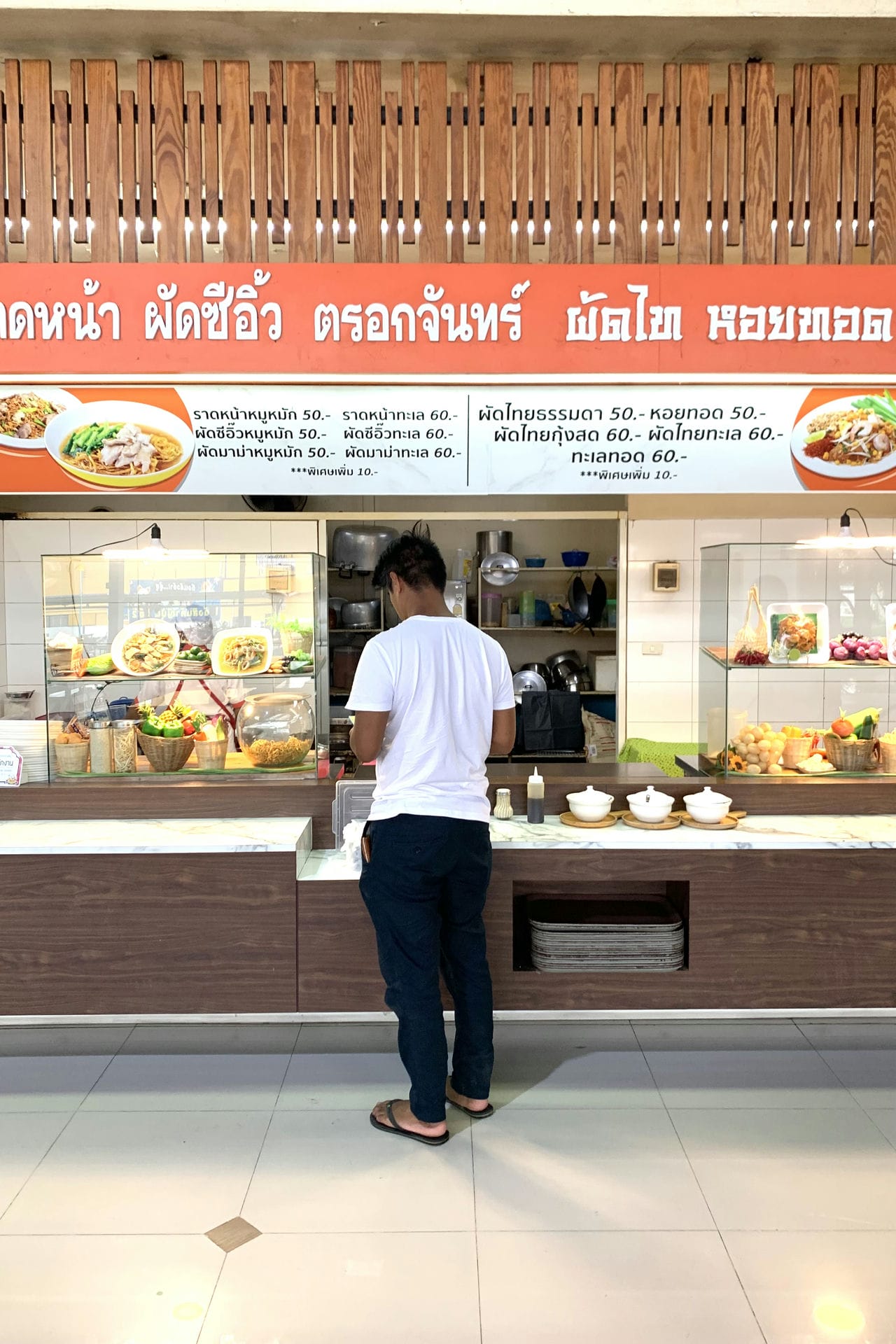 Weeri in foodcourt in Thailand