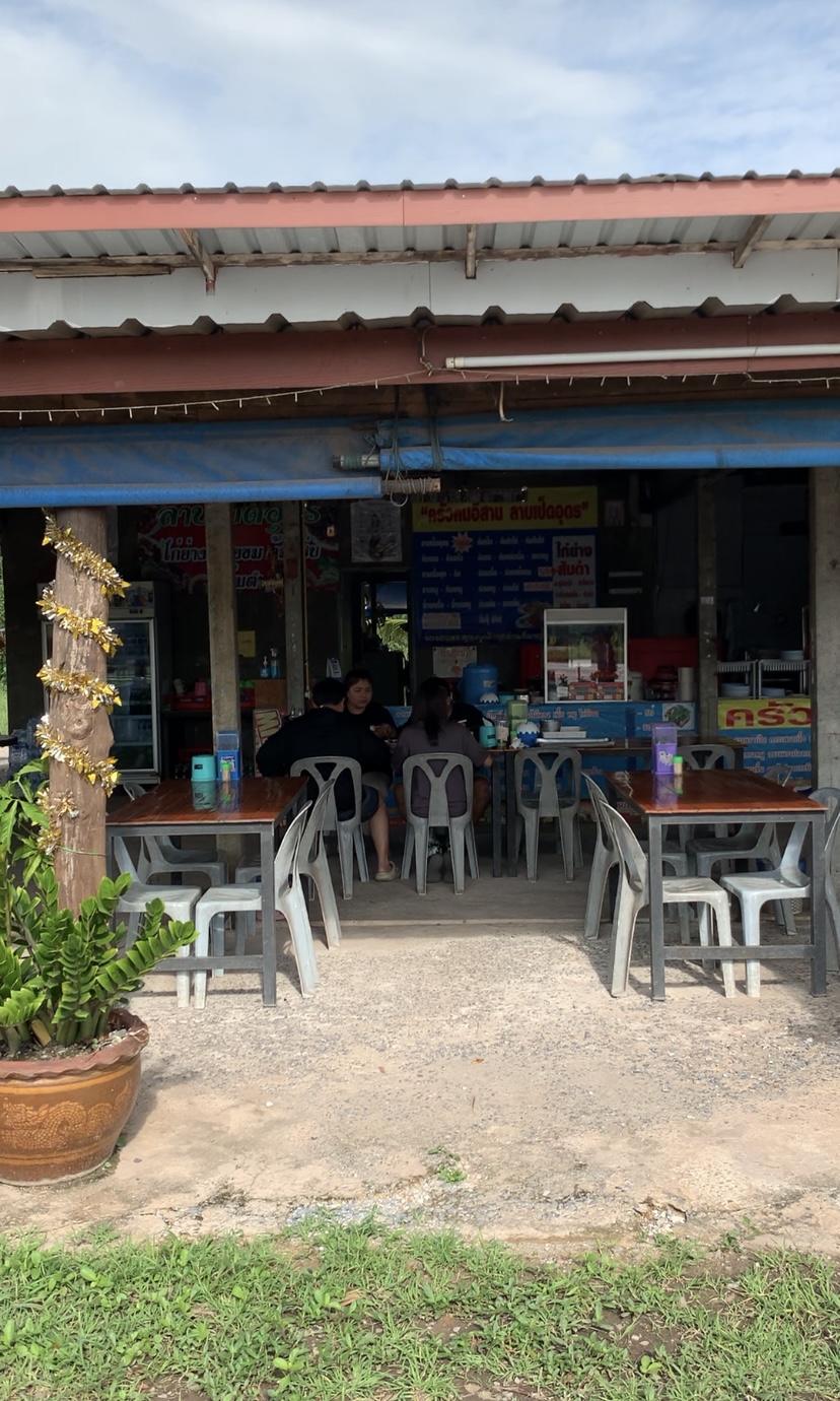 The front of a highway restaurant