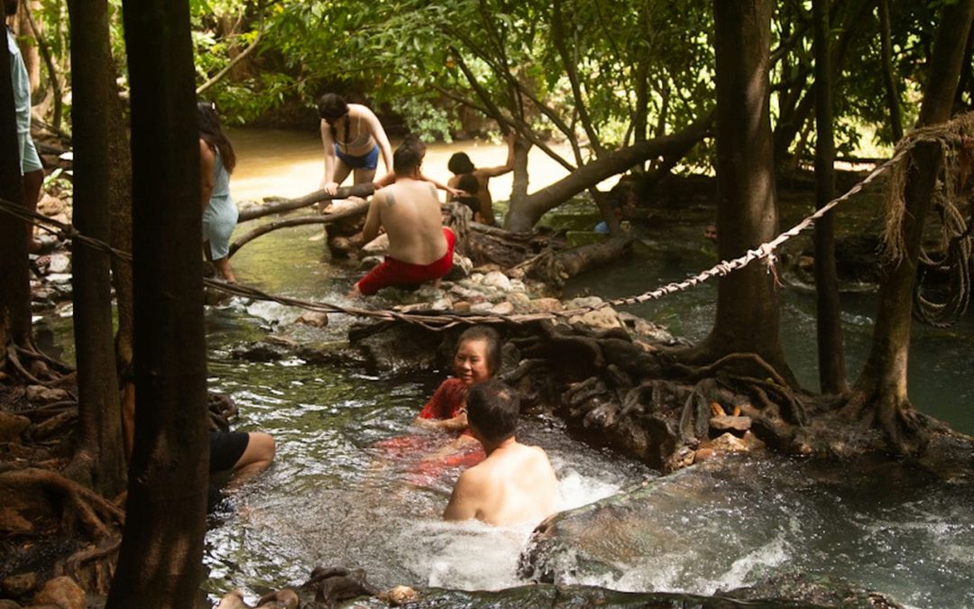 Dag 16: regendruppels en warmwaterbronnen in de jungle van Krabi