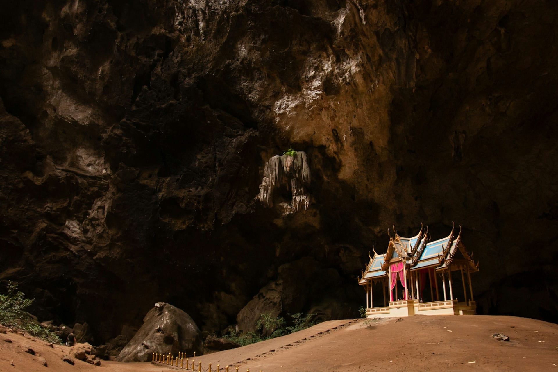 Phraya Nakhon cave